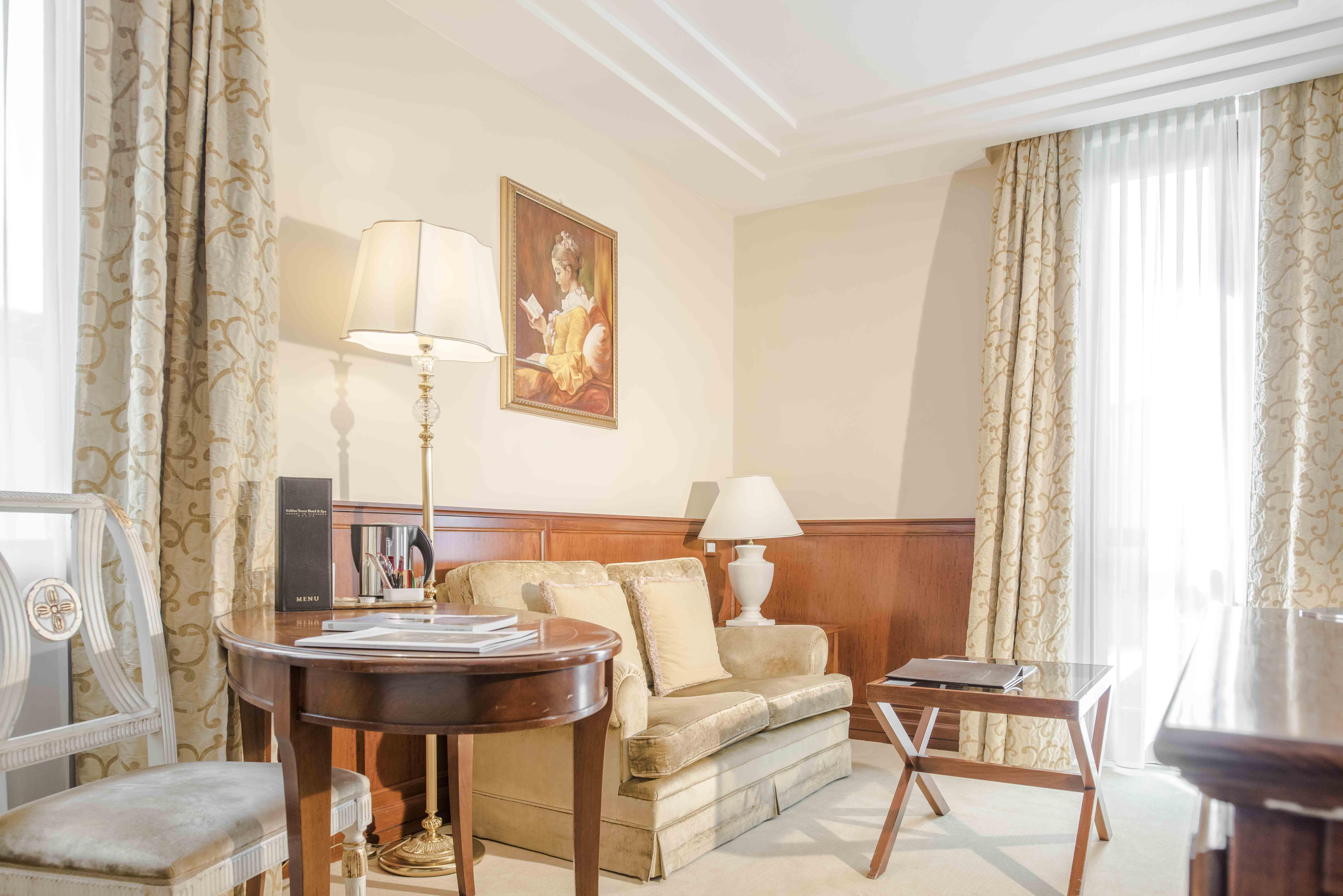פירנצה Golden Tower Hotel & Spa מראה חיצוני תמונה A suite at the hotel