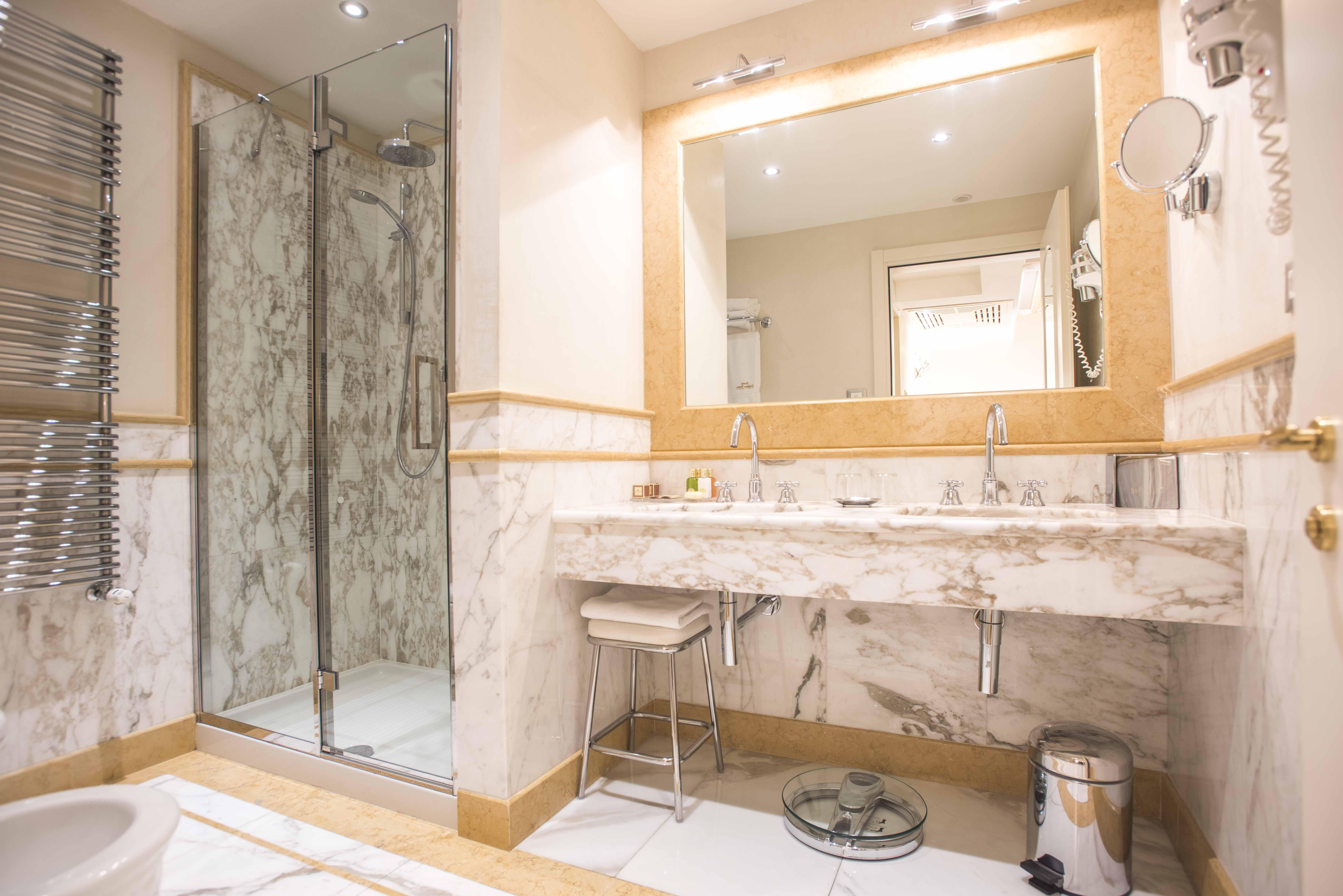 פירנצה Golden Tower Hotel & Spa מראה חיצוני תמונה A bathroom