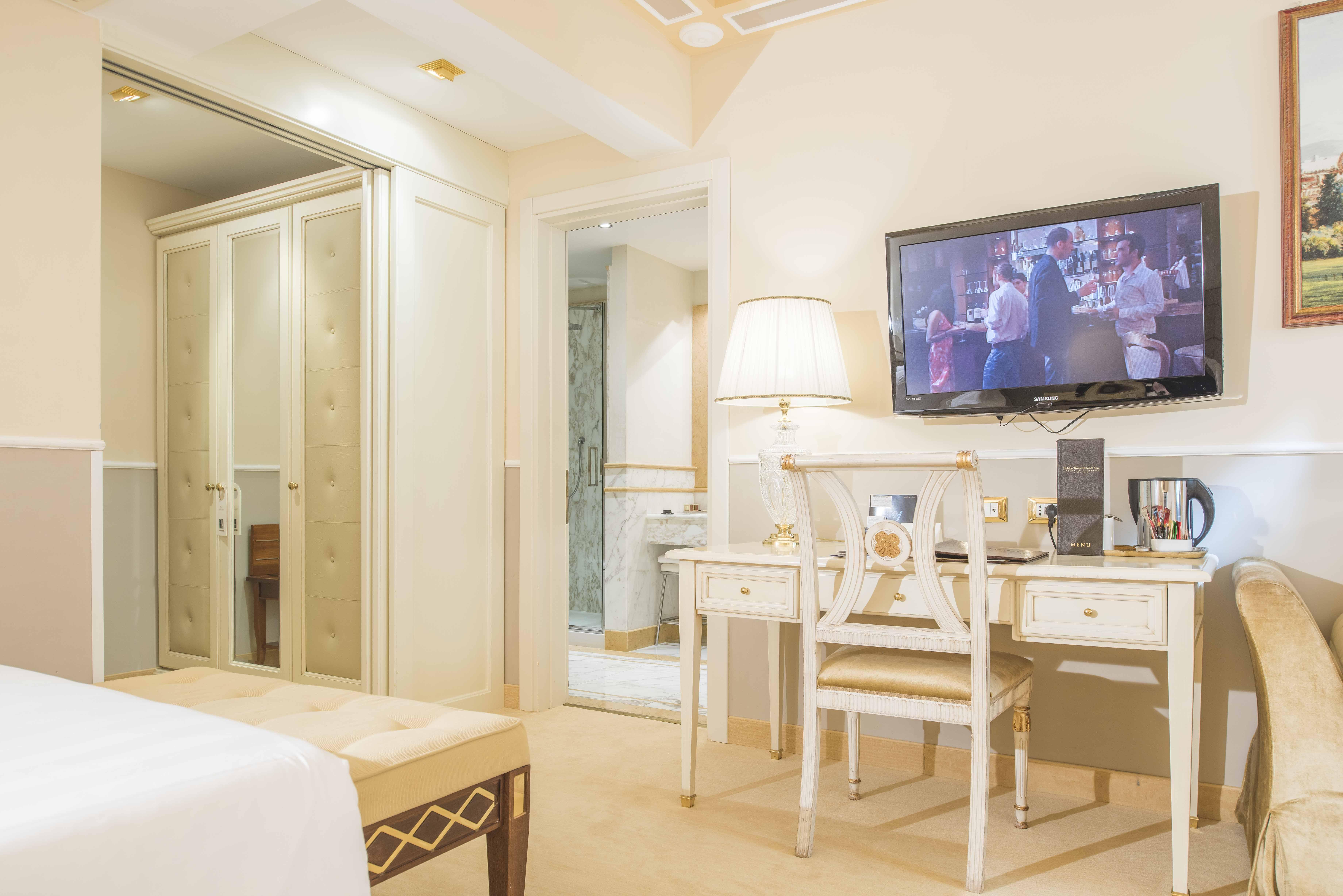 פירנצה Golden Tower Hotel & Spa מראה חיצוני תמונה A room at the hotel