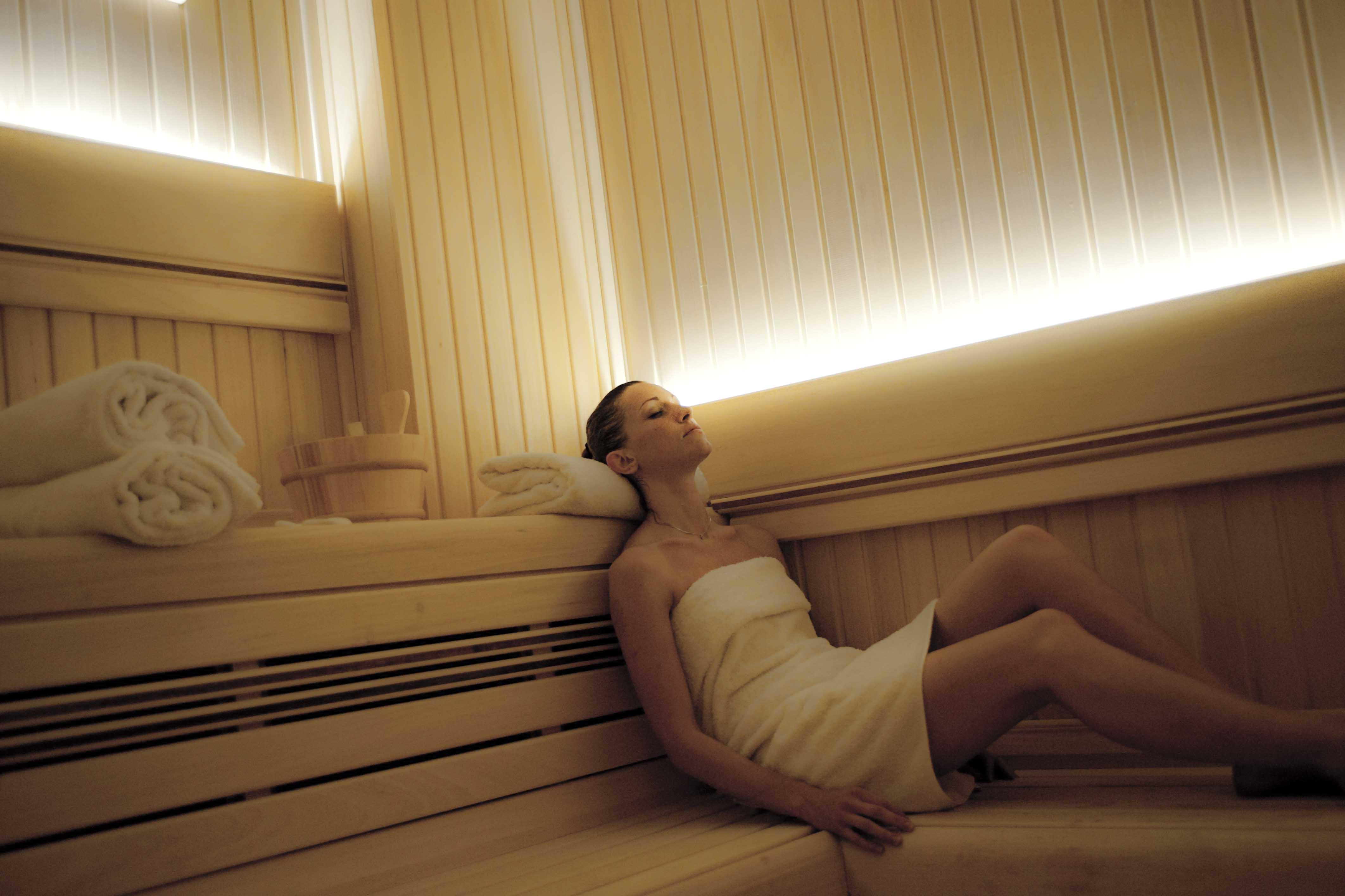 פירנצה Golden Tower Hotel & Spa מראה חיצוני תמונה A woman in a sauna