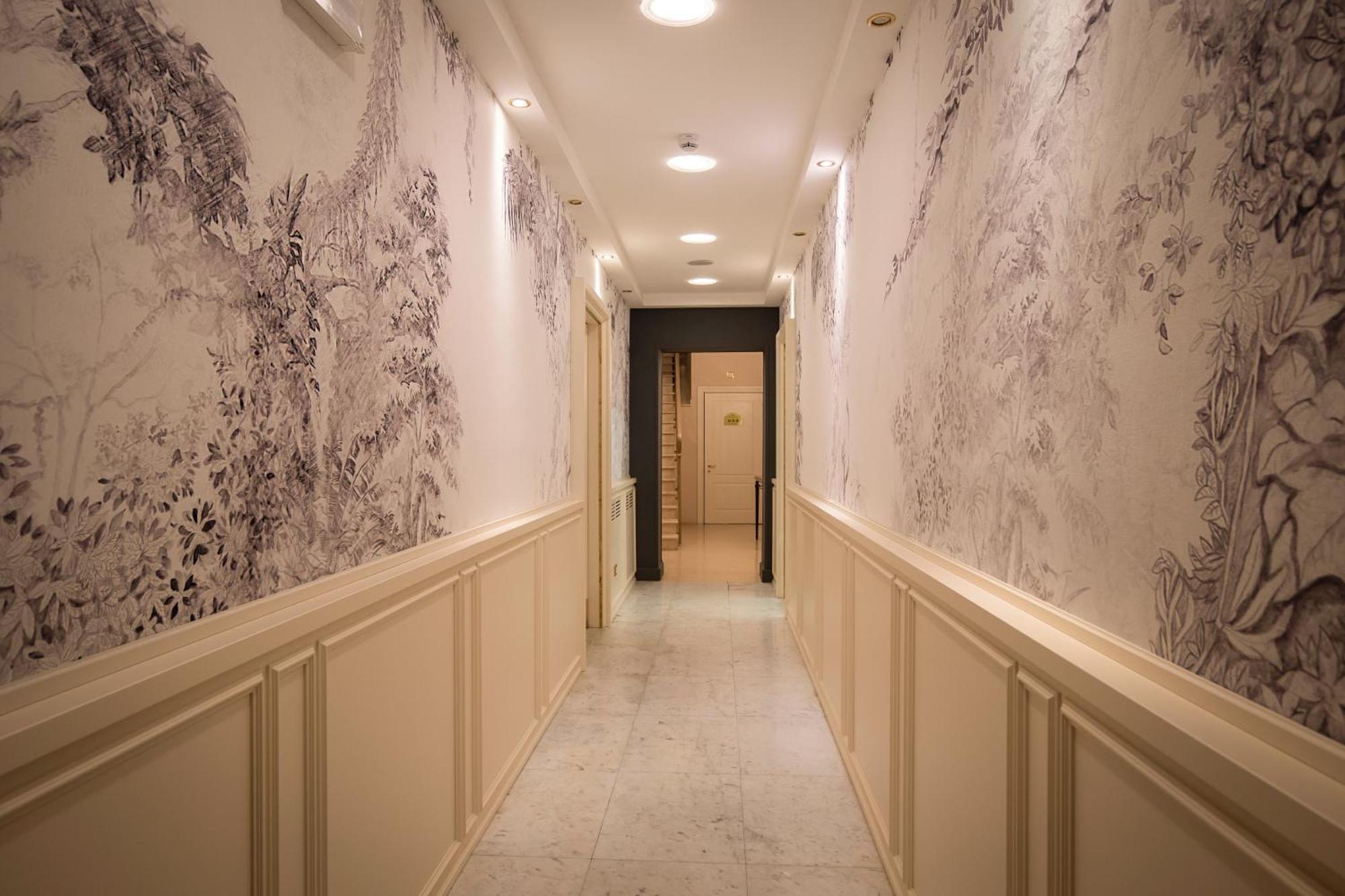 פירנצה Golden Tower Hotel & Spa מראה חיצוני תמונה A corridor in the hotel