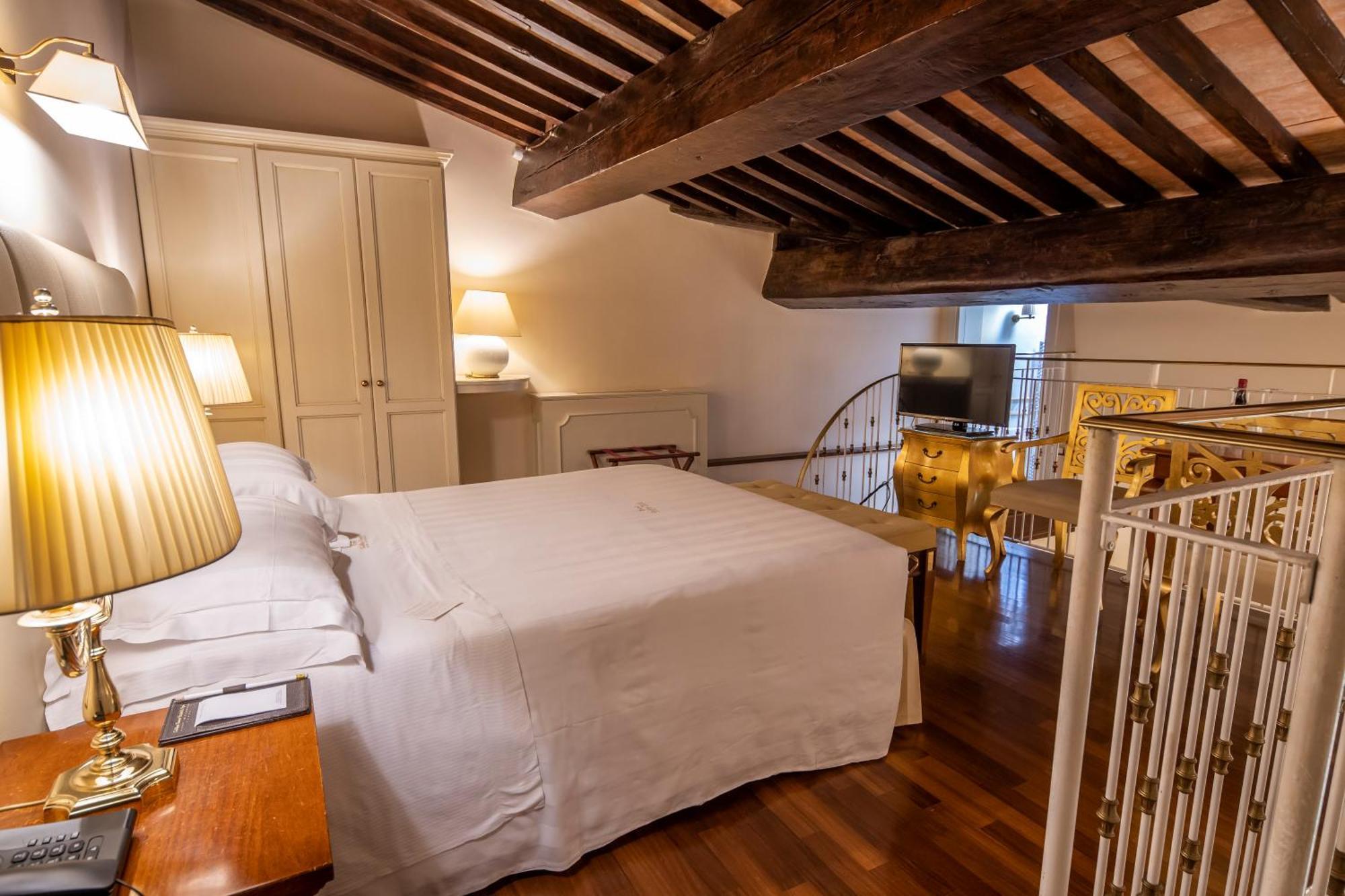 פירנצה Golden Tower Hotel & Spa מראה חיצוני תמונה A room at the hotel