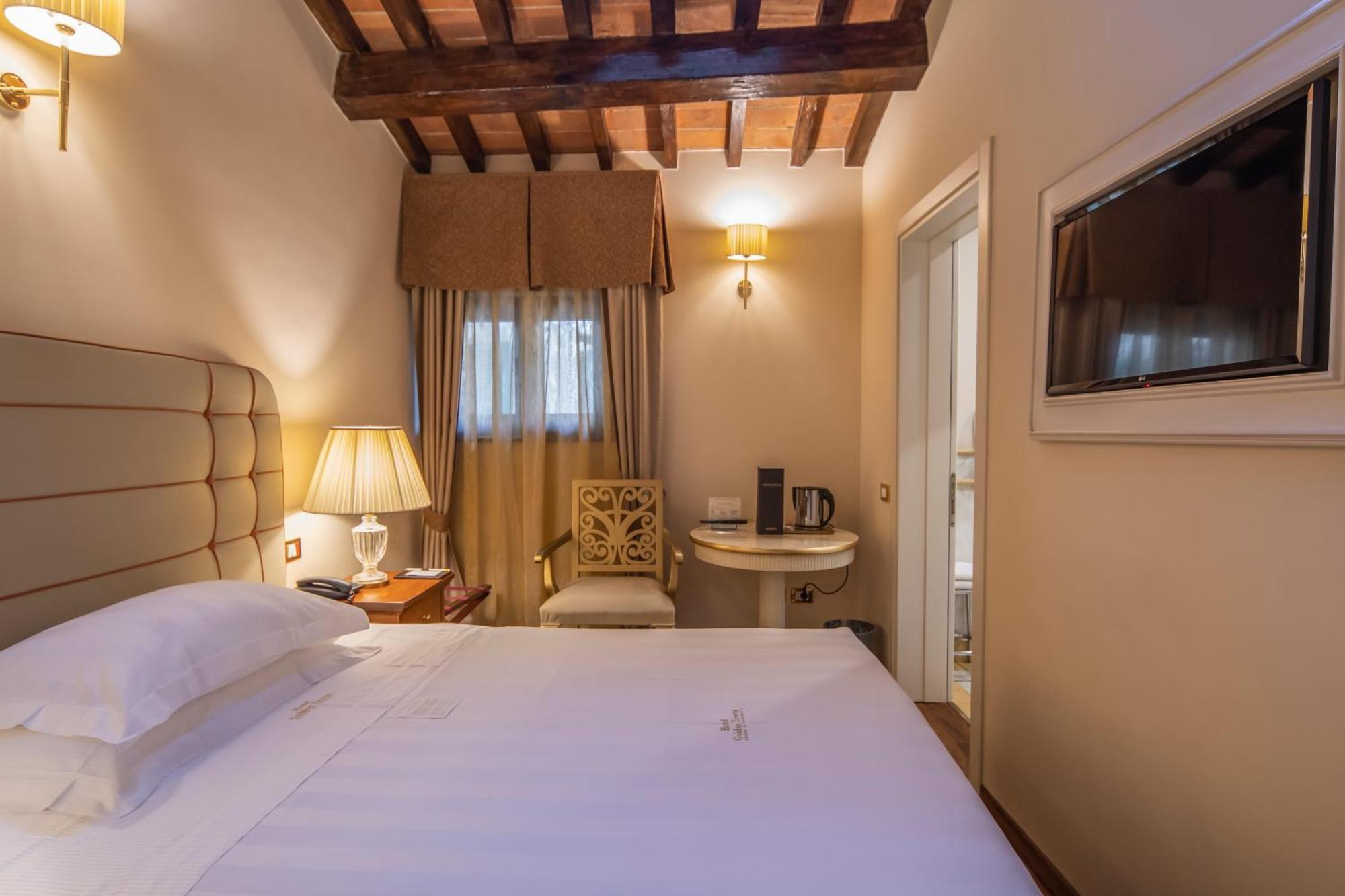 פירנצה Golden Tower Hotel & Spa מראה חיצוני תמונה A room at the hotel