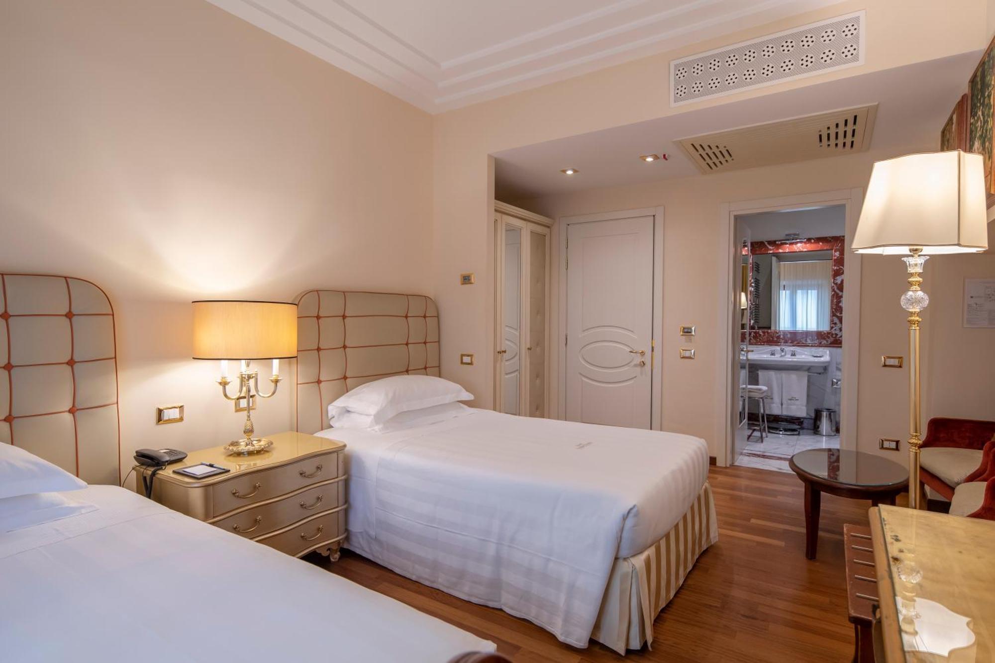 פירנצה Golden Tower Hotel & Spa מראה חיצוני תמונה A room at the hotel