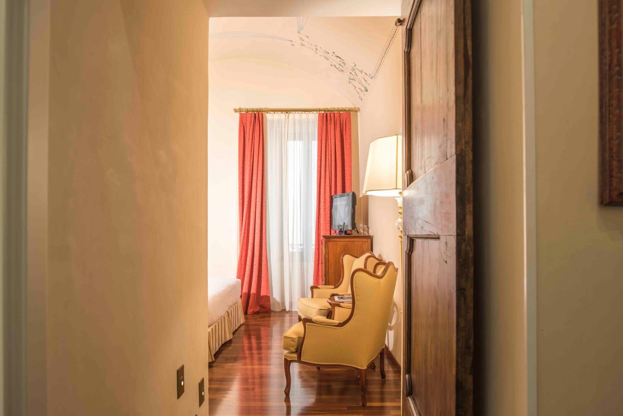 פירנצה Golden Tower Hotel & Spa חדר תמונה A room at the hotel