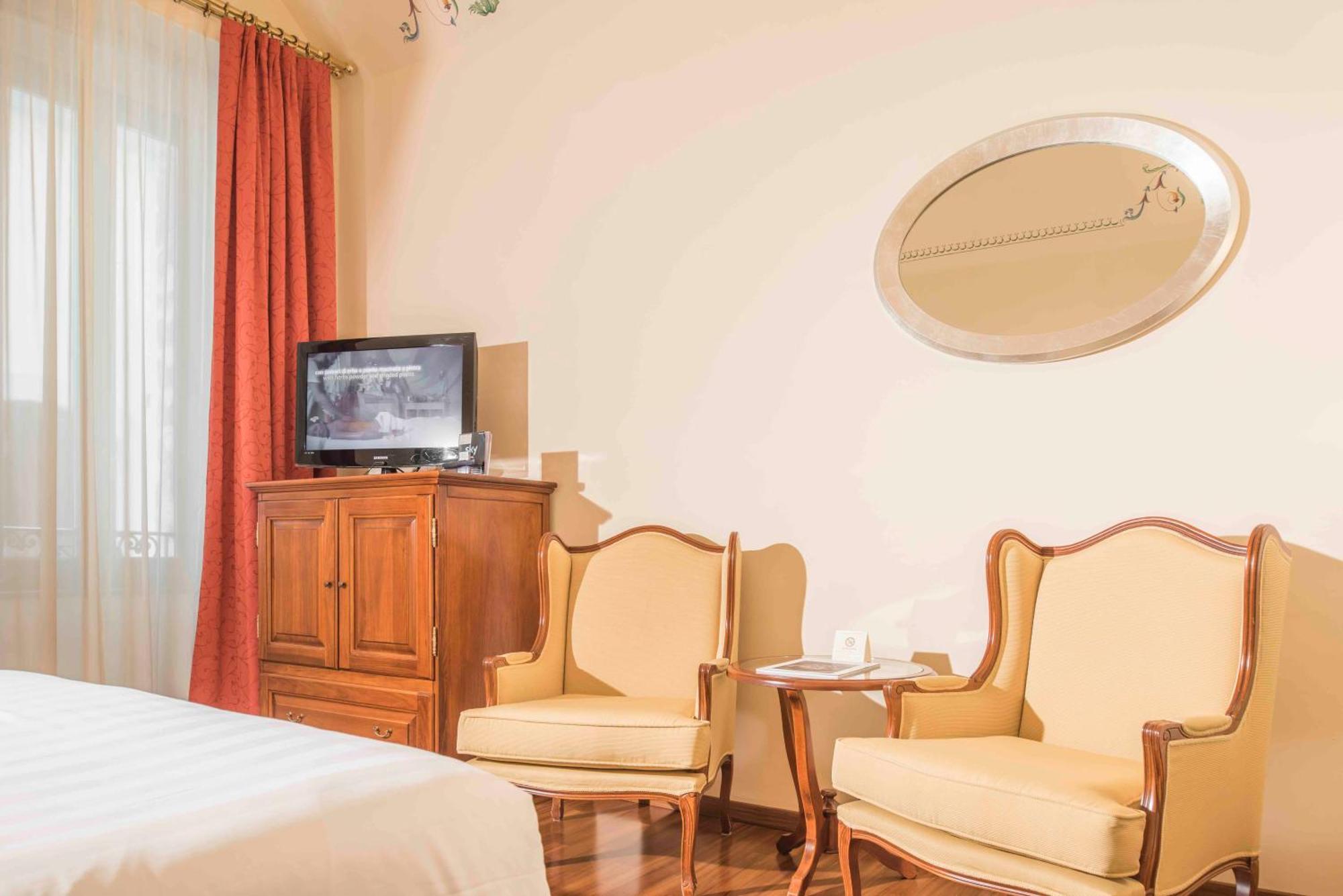 פירנצה Golden Tower Hotel & Spa חדר תמונה A room at the hotel