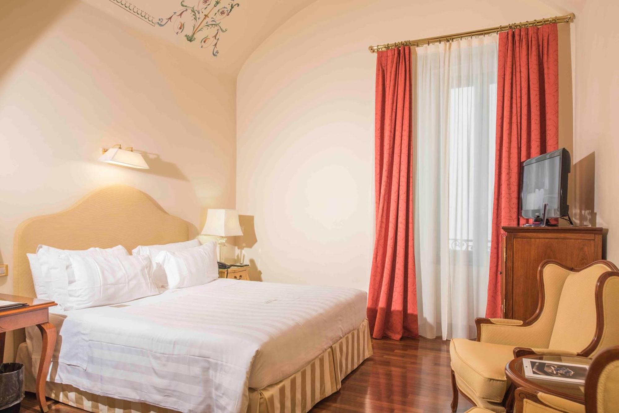 פירנצה Golden Tower Hotel & Spa מראה חיצוני תמונה A room at the hotel