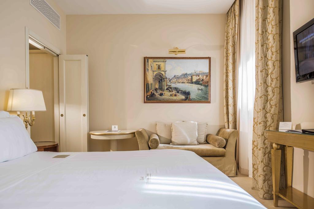 פירנצה Golden Tower Hotel & Spa מראה חיצוני תמונה A room at the hotel