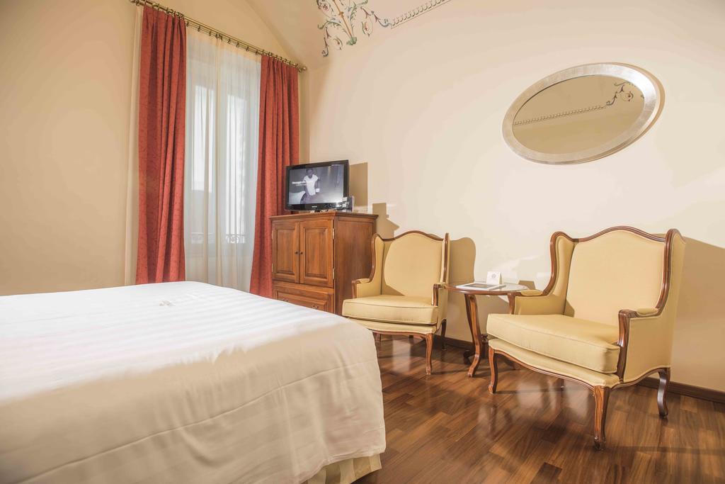 פירנצה Golden Tower Hotel & Spa מראה חיצוני תמונה A room at the hotel