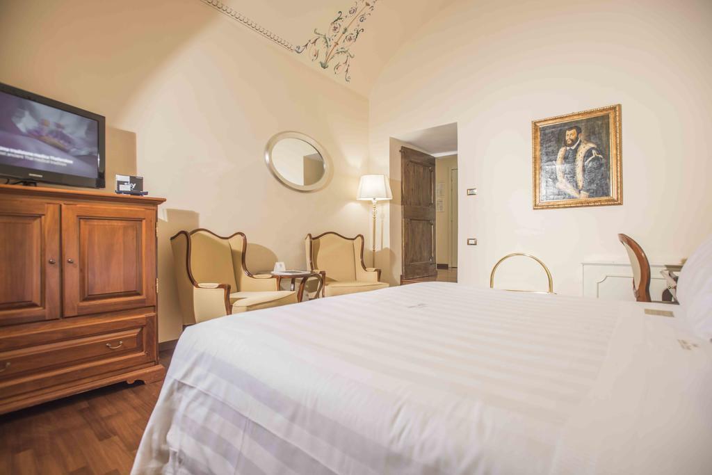 פירנצה Golden Tower Hotel & Spa מראה חיצוני תמונה A room at the hotel